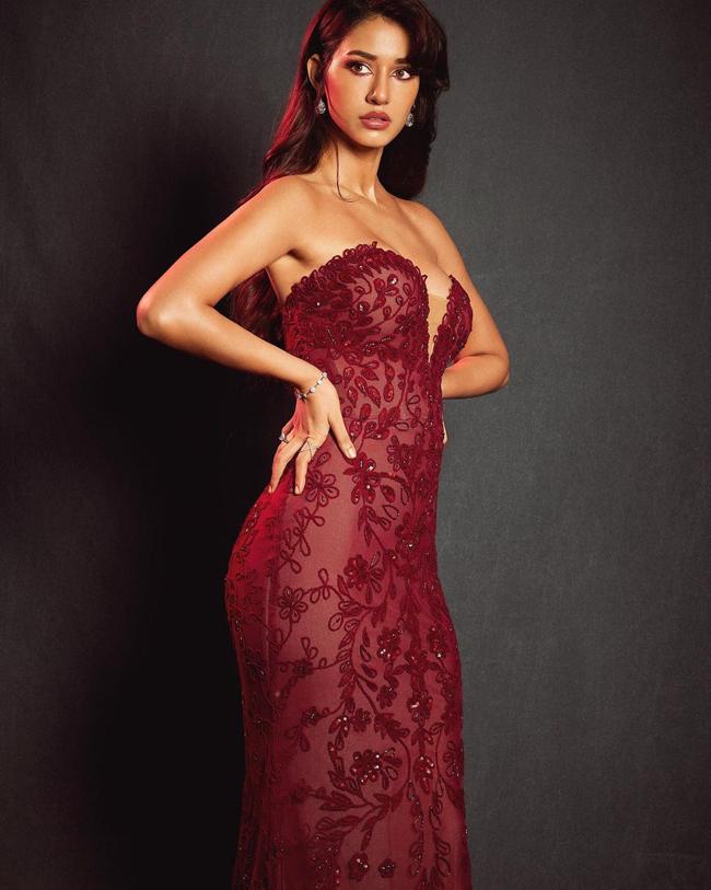 Red Allure! Disha Patani's charisma shines brightly in her mesmerizing red attire